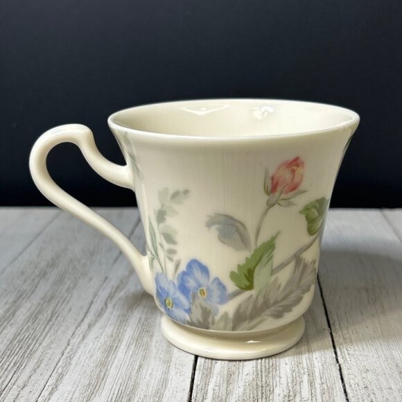 Mikasa Fine Ivory English Tapestry Teacups L9604 Japan - Set Of 3 - Picture 4 of 7